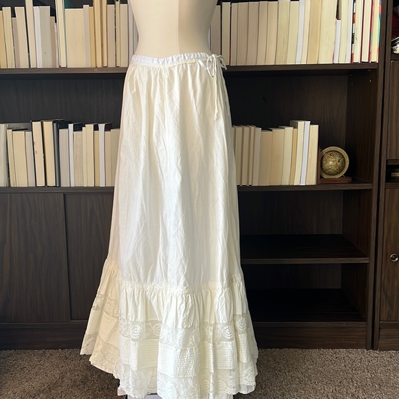 Sororité Vintage Early Twentieth Century Ivory Lace Trim Cotton Skirt (XS-M) - Picture 2 of 9